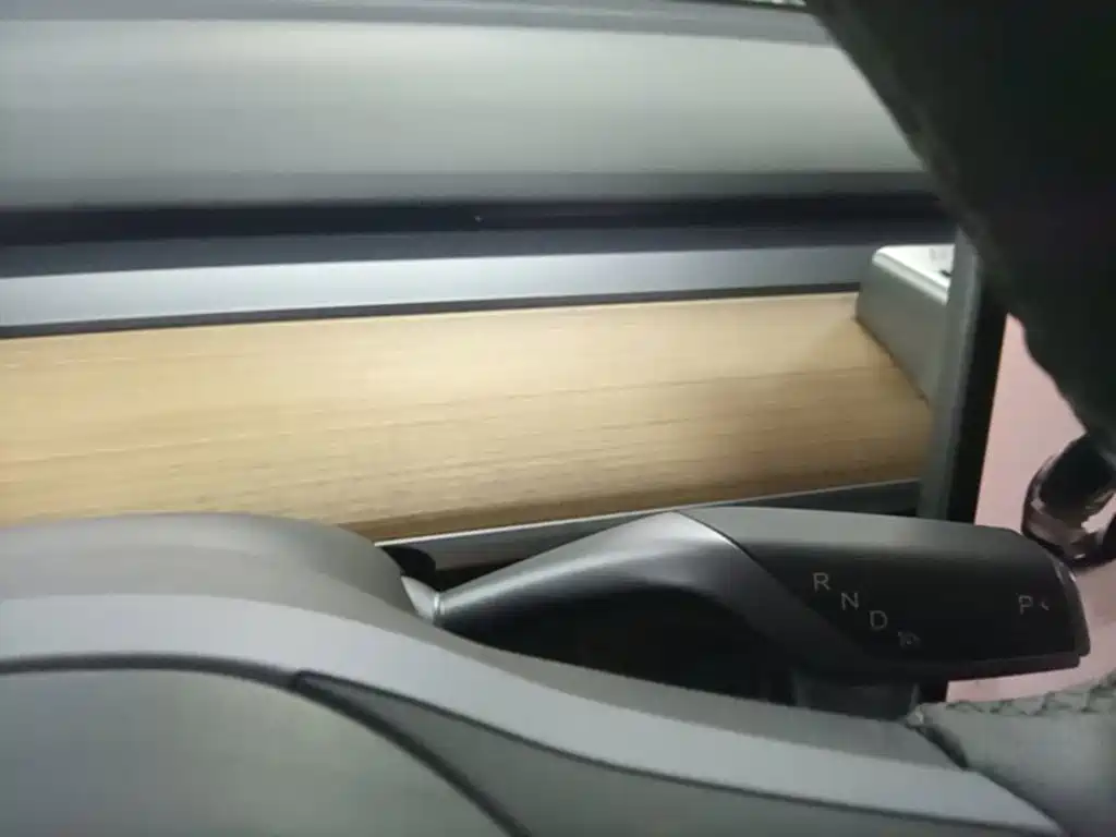 Tesla Model Y — миниатюра 14