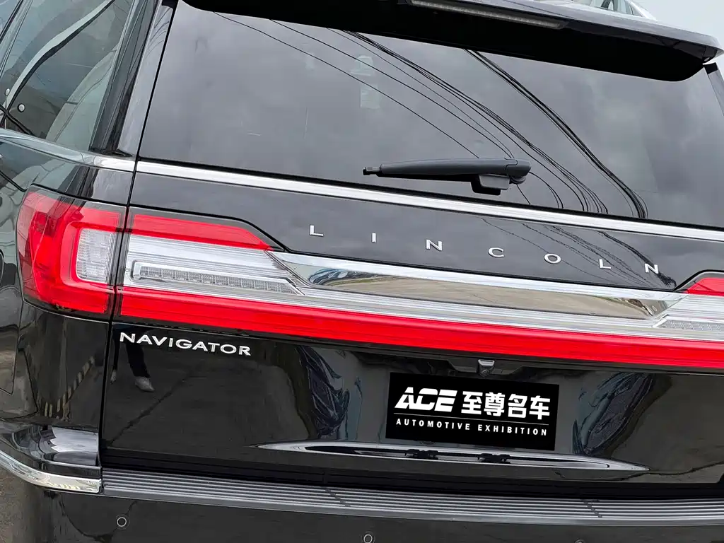 Lincoln Navigator — миниатюра 9
