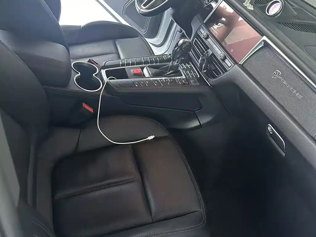 Porsche Macan — миниатюра 6