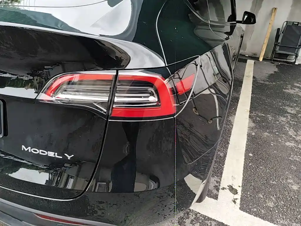 Tesla Model Y — миниатюра 8