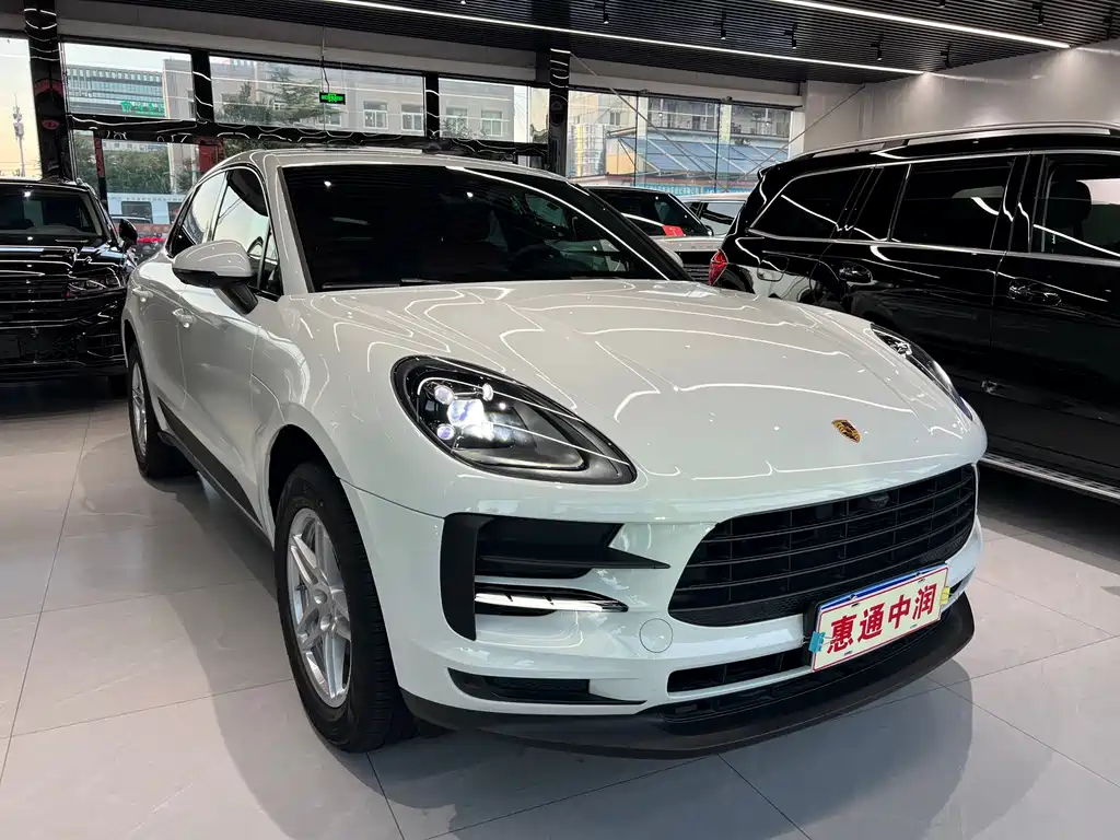 Porsche Macan — миниатюра 3