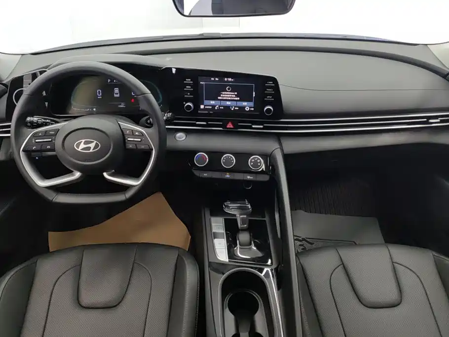 Hyundai Elantra — миниатюра 12