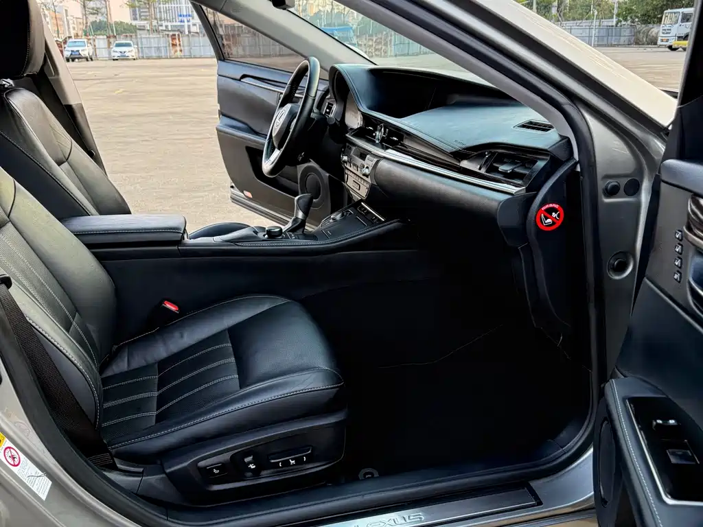 Lexus ES — миниатюра 7