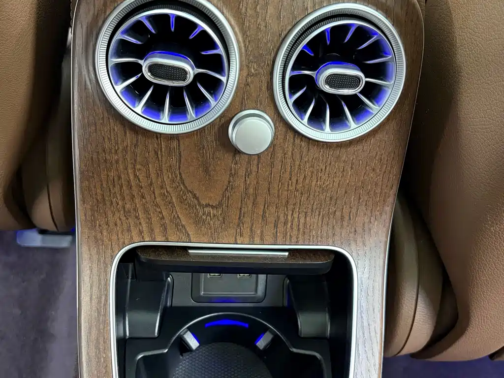 Mercedes-Benz E-Class — миниатюра 9