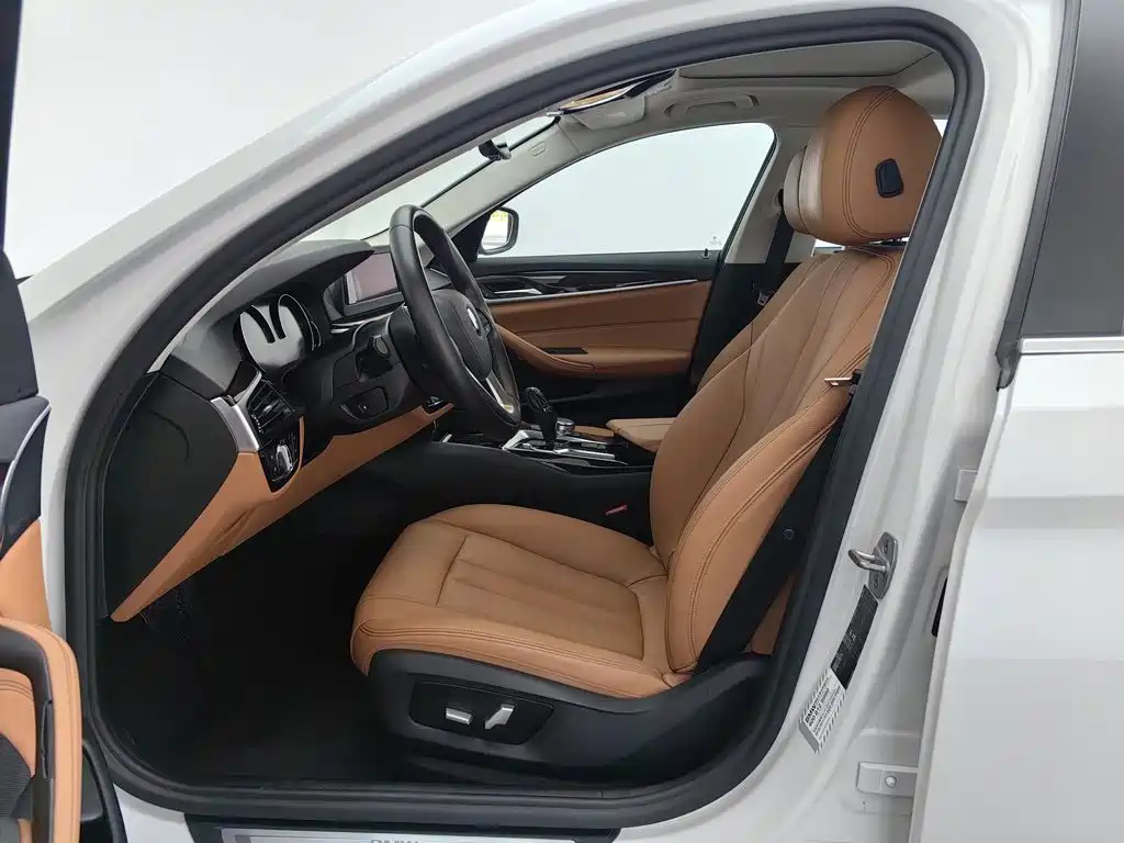 BMW 5 Series — миниатюра 10