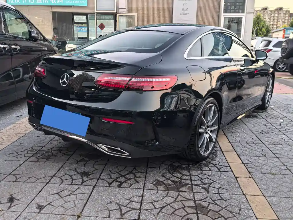 Mercedes-Benz E-Class (Import) — миниатюра 4