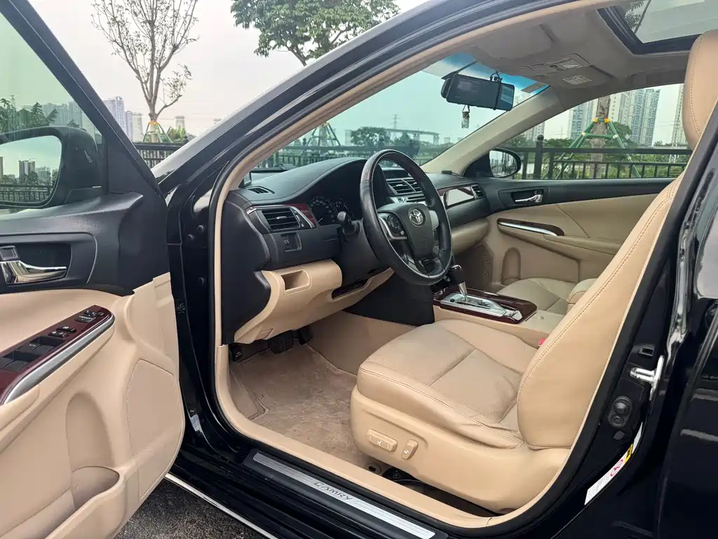 Toyota Camry — миниатюра 5