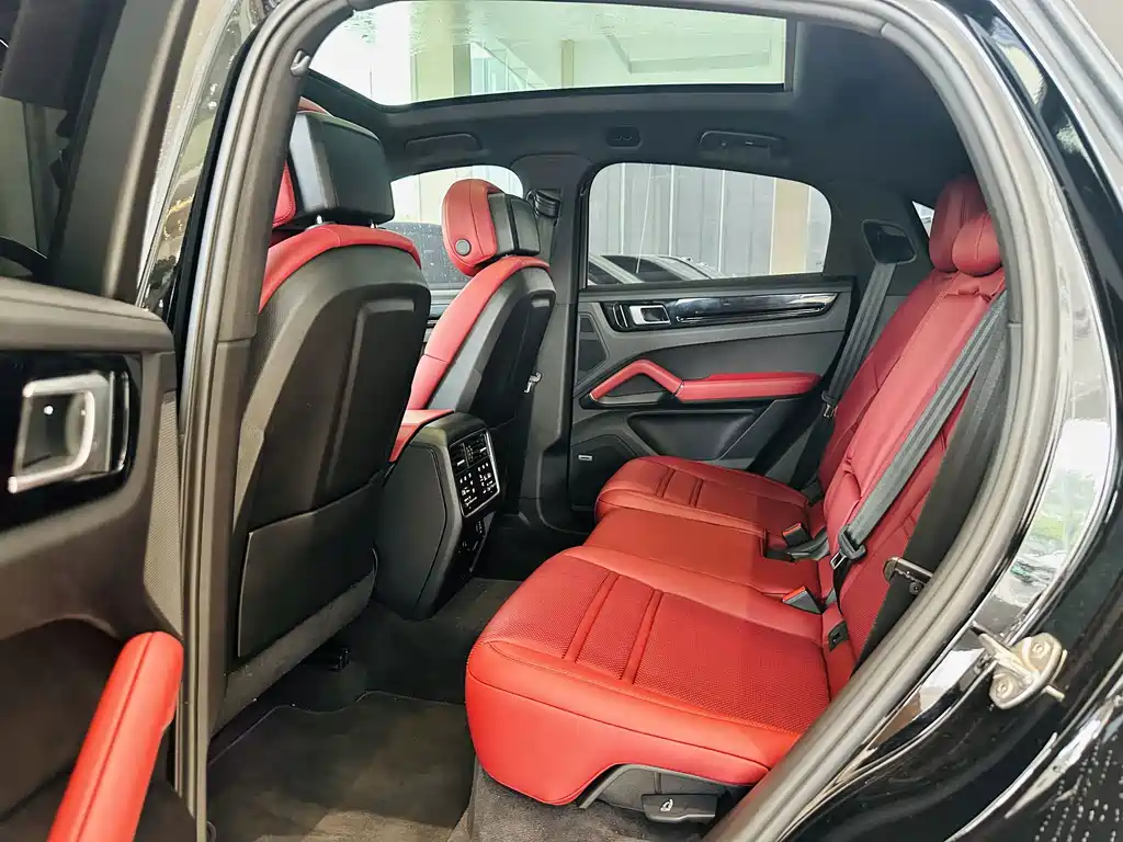 Porsche Cayenne — миниатюра 5