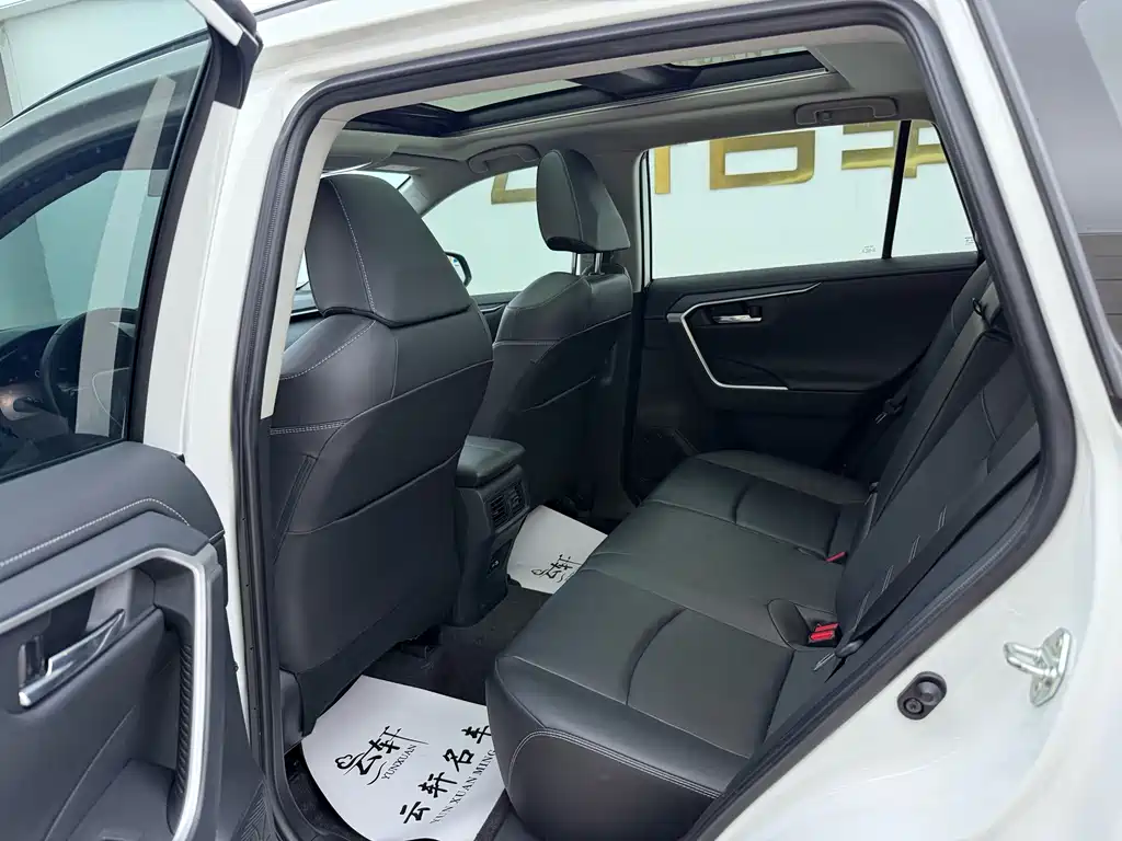 Toyota RAV4 — миниатюра 7