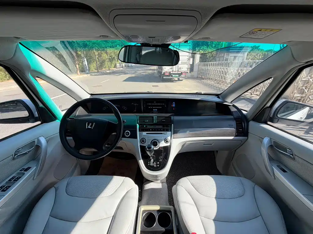 Luxgen 7 MPV 2.0T Elite type, фото 5