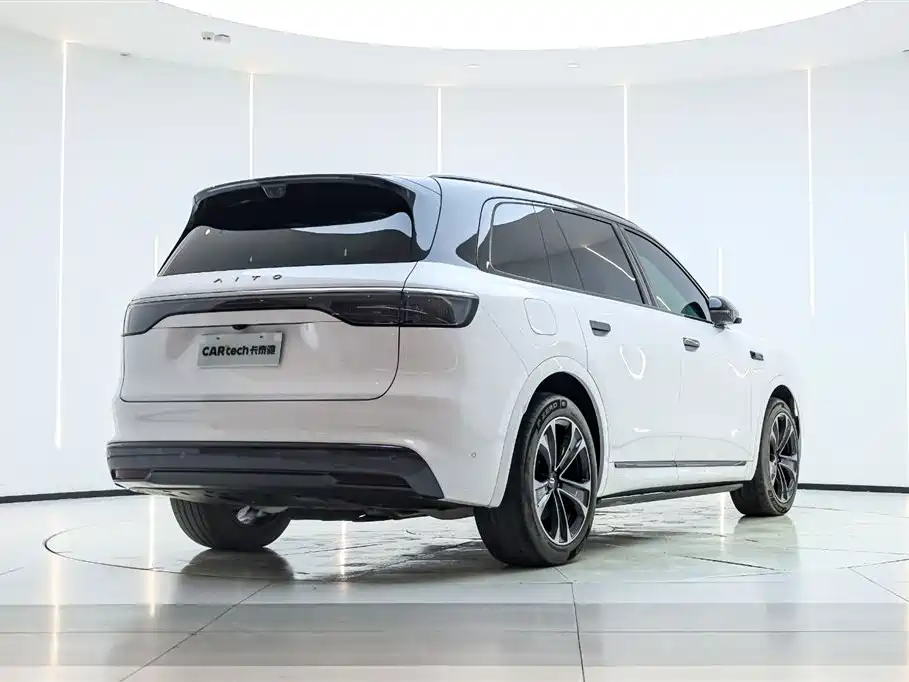 AITO ASK THE WORLD M8