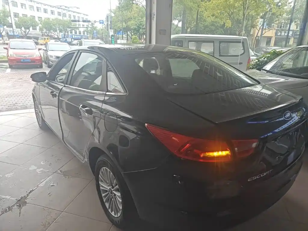 Ford Escort — миниатюра 5