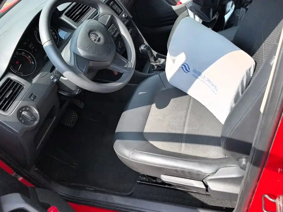 Skoda Rapid Spaceback — миниатюра 9