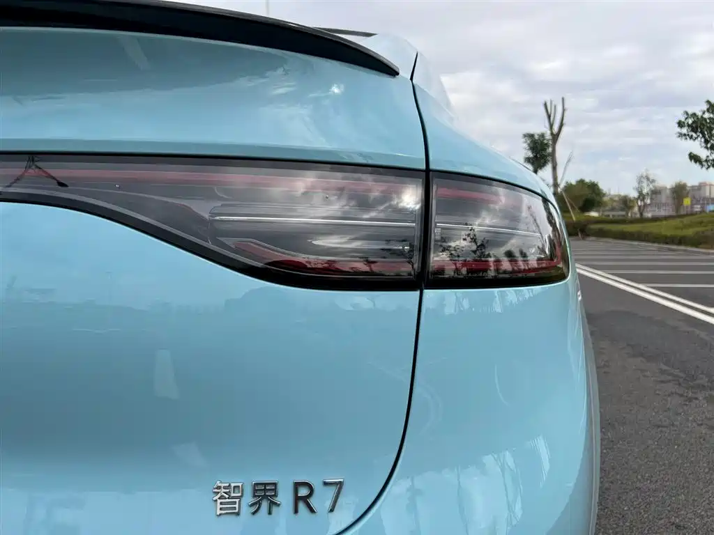 AITO WISDOM WORLD R7