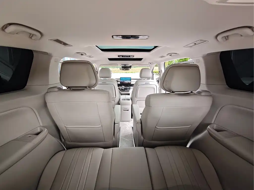 Roewe iMAX8 New Energy — миниатюра 11