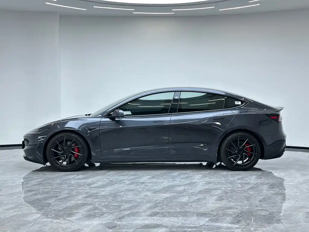 Tesla Model 3 — миниатюра 8