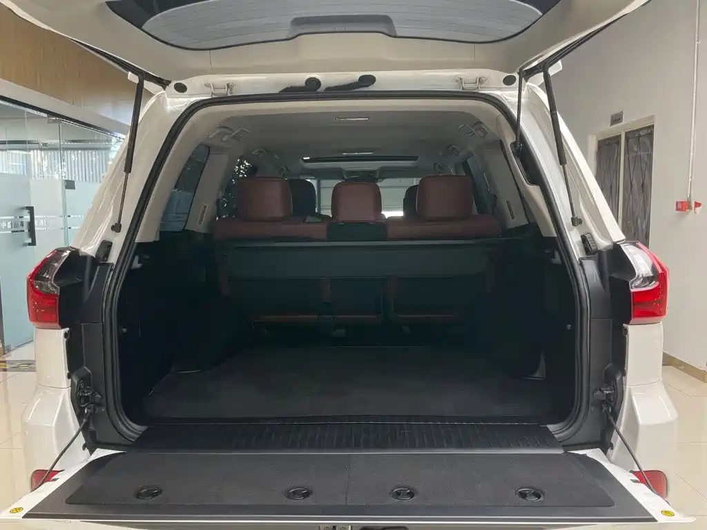 Lexus LX — миниатюра 32