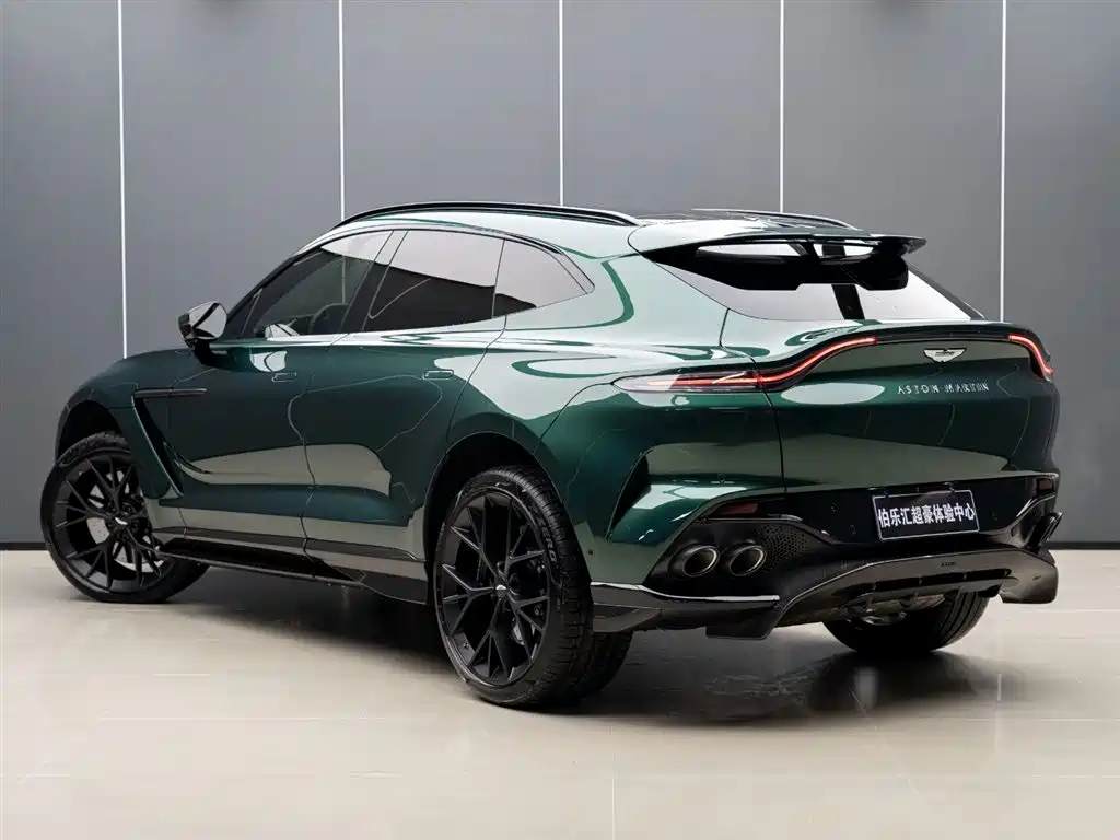 ASTON MARTIN DBX