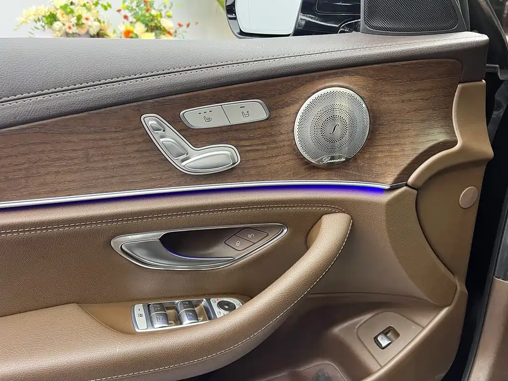 MERCEDES-BENZ E CLASS