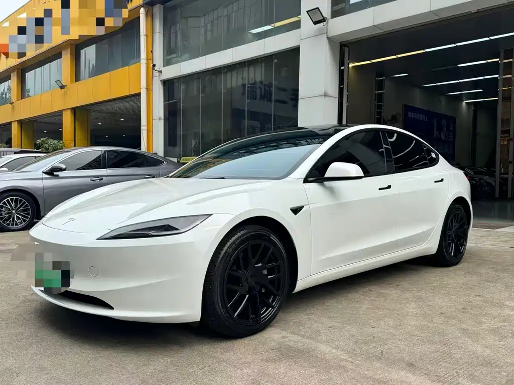 Tesla Model 3 2024
