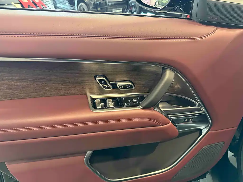 Land Rover Range Rover — миниатюра 5