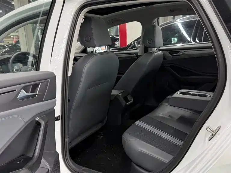 Volkswagen Sagitar 2024 200TSI DSG
