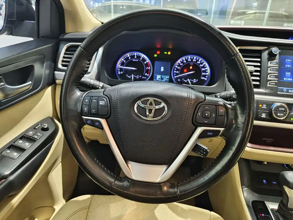 TOYOTA HIGHLANDER