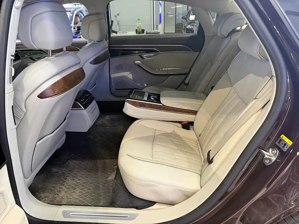 Audi A8 — миниатюра 5