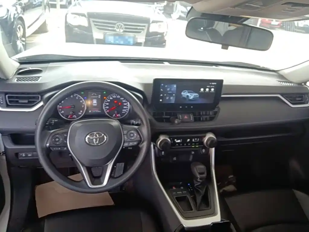 Toyota RAV4 — миниатюра 10