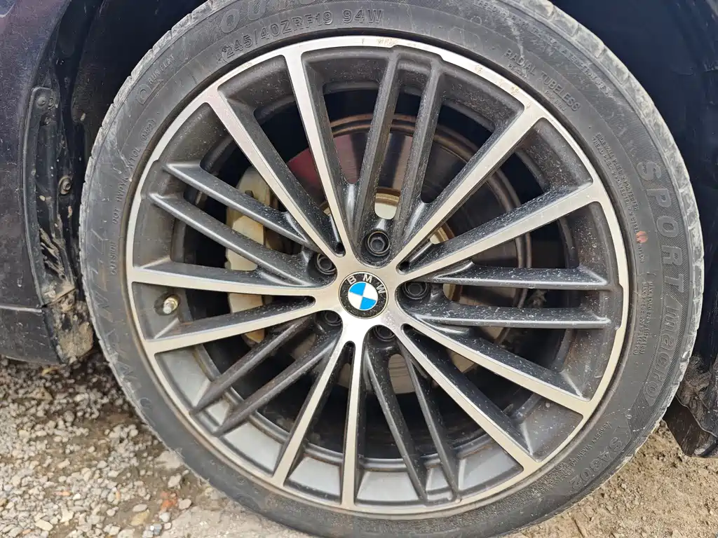 BMW 5 Series — миниатюра 12