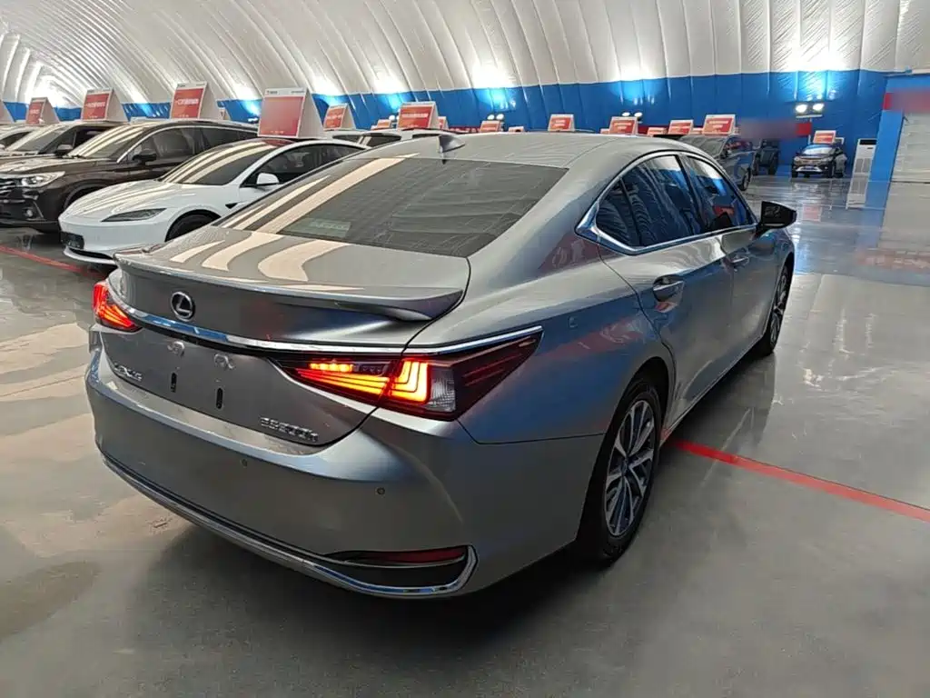 Lexus ES — миниатюра 7