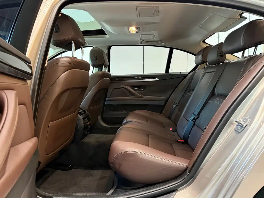BMW 5 Series — миниатюра 6