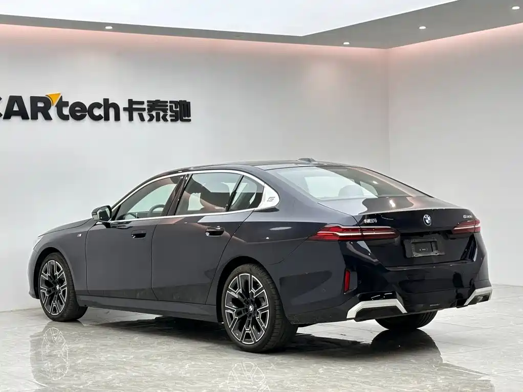 BMW 5 Series — миниатюра 3