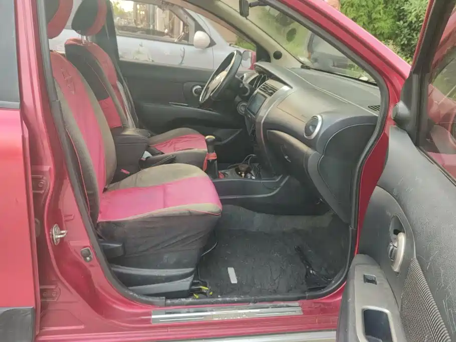 Nissan Livina — миниатюра 8