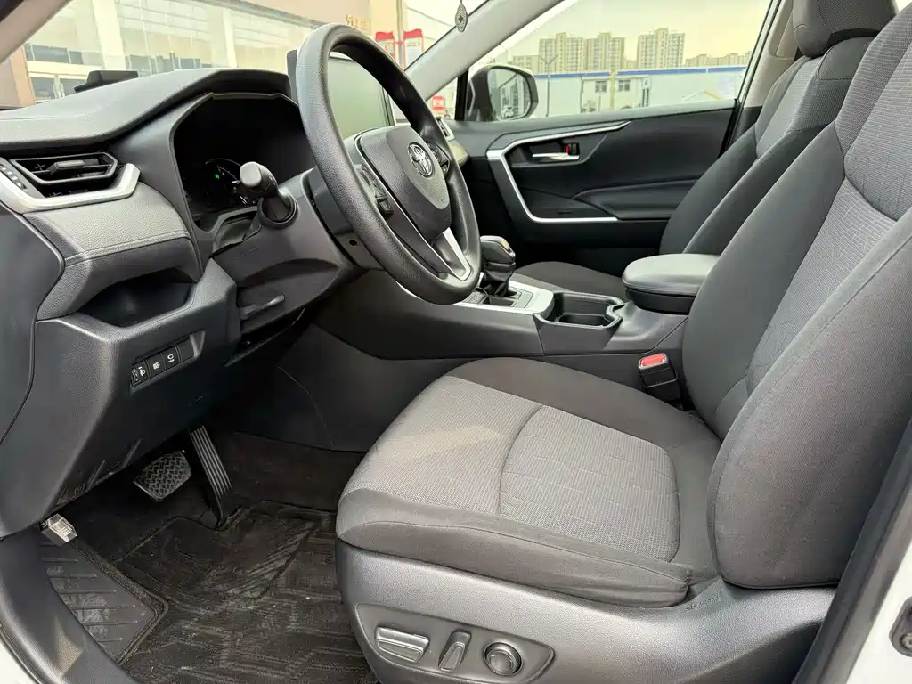Toyota RAV4 — миниатюра 9