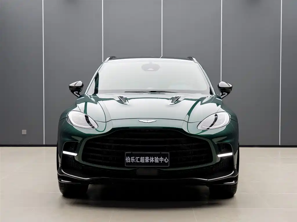 ASTON MARTIN DBX