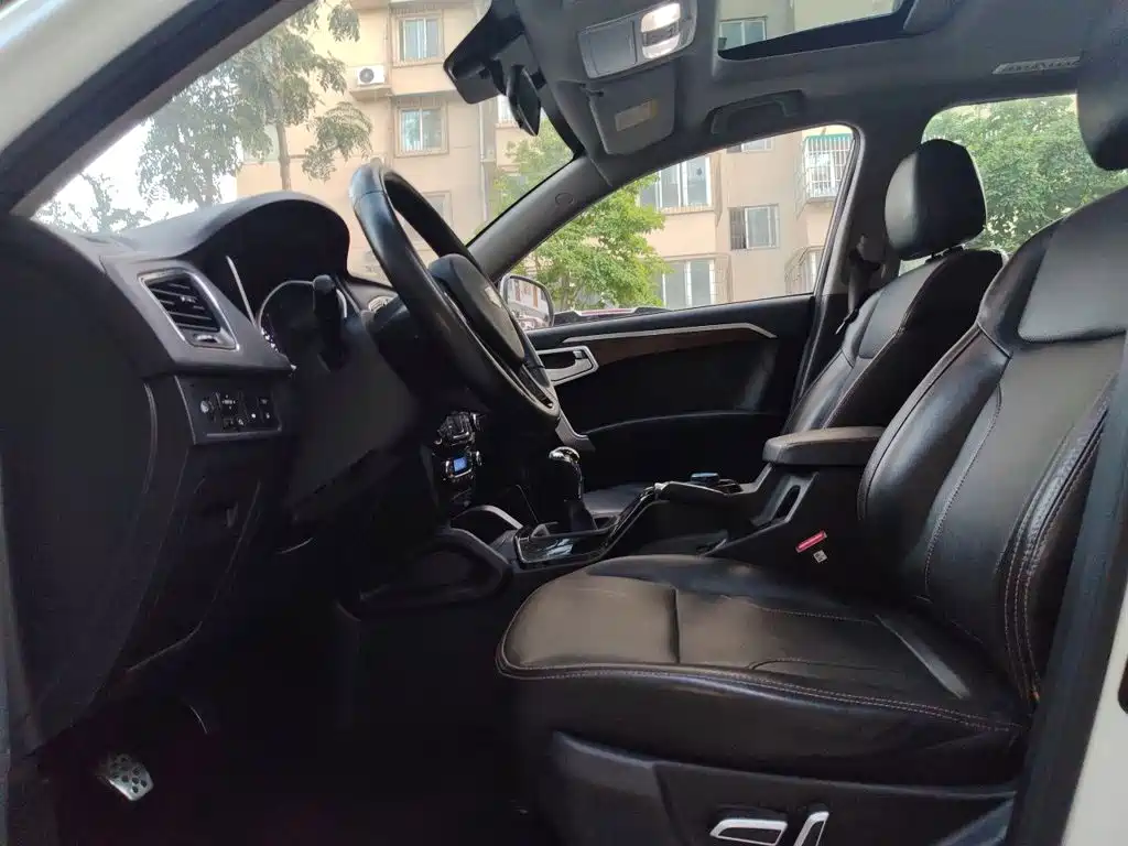 Geely Haoqing SUV — миниатюра 16