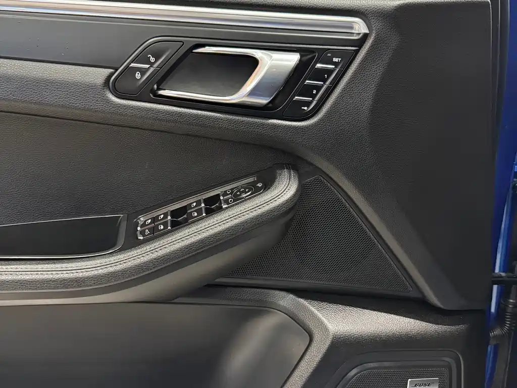 Porsche Macan — миниатюра 5