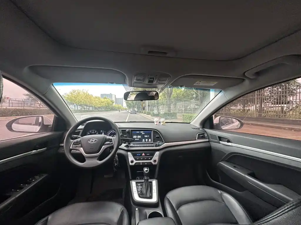 Hyundai Elantra — миниатюра 14