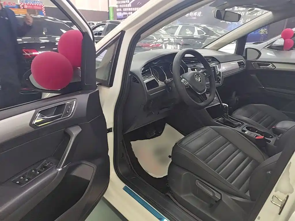 Volkswagen Touran — миниатюра 16