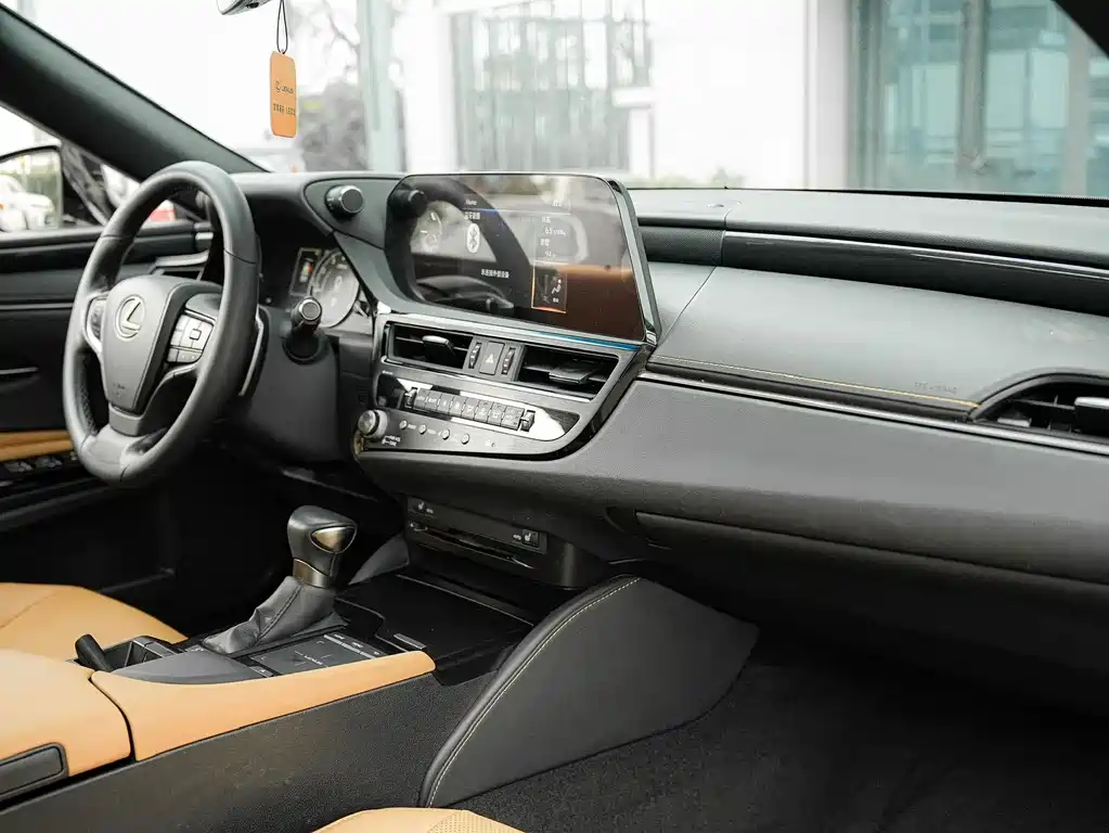 Lexus ES — миниатюра 10