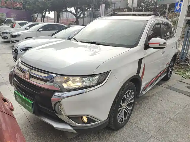 MITSUBISHI OUTLANDER 2018