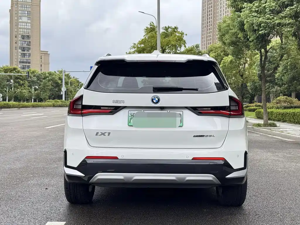BMW iX1 — миниатюра 5