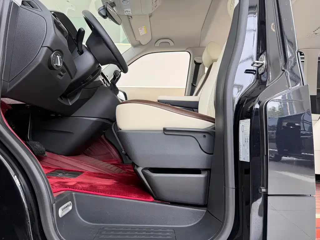 Volkswagen Caravelle — миниатюра 14