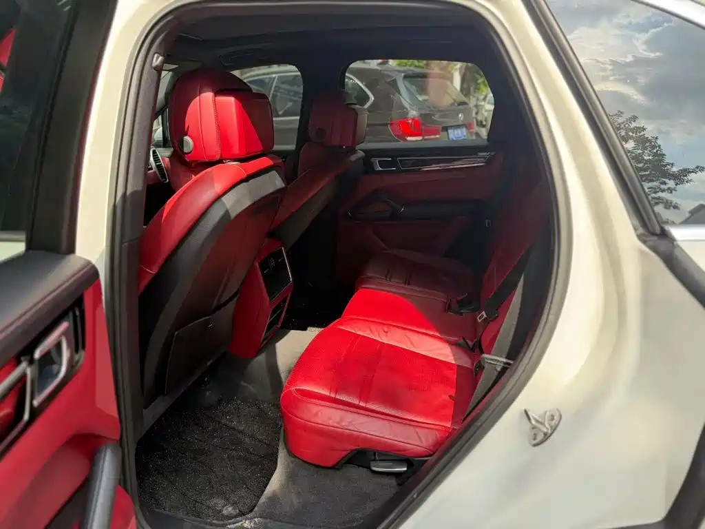 Porsche Cayenne — миниатюра 6