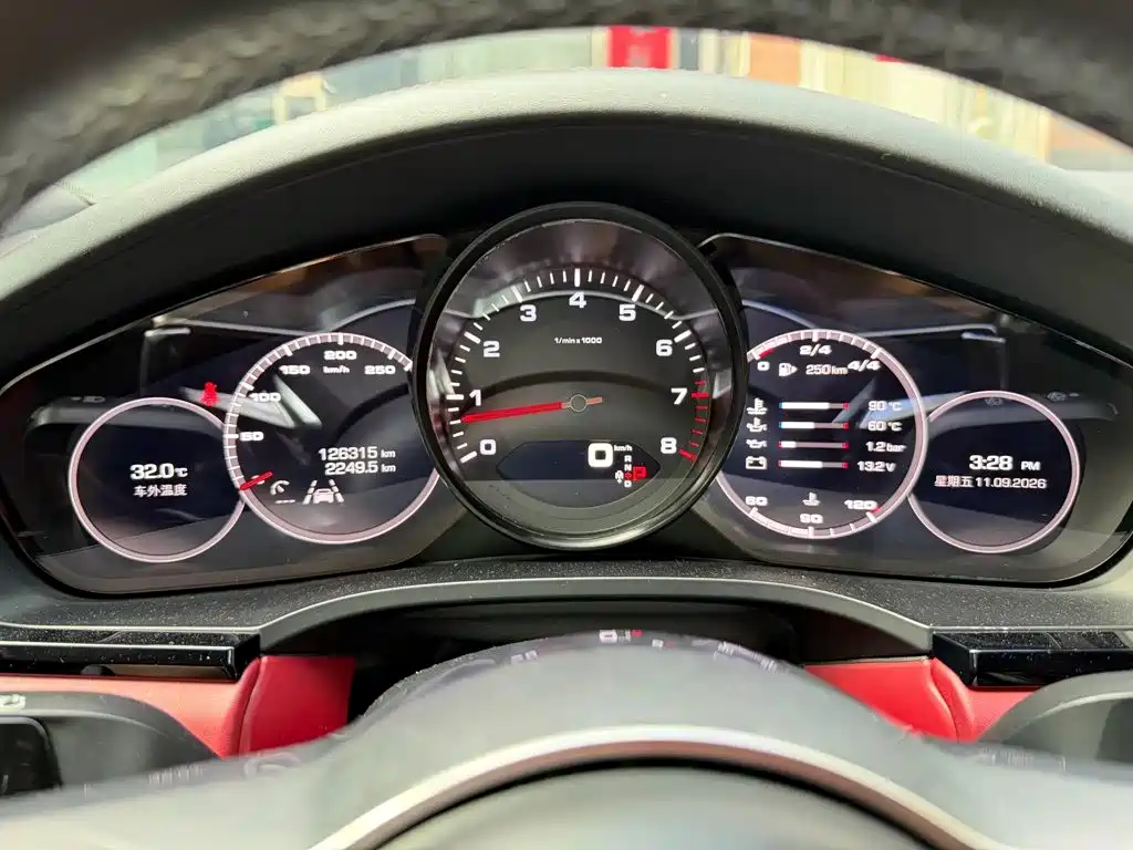 Porsche Cayenne — миниатюра 11