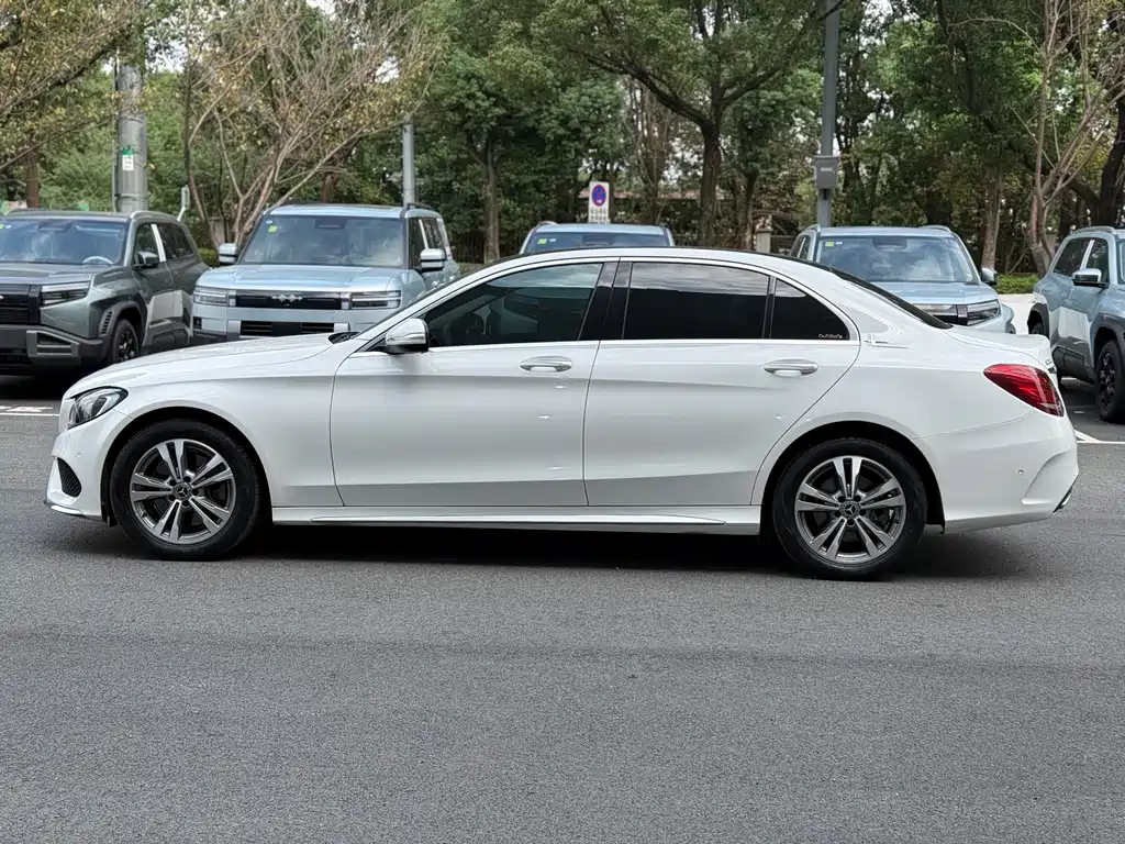 Mercedes-Benz C-Class — миниатюра 4