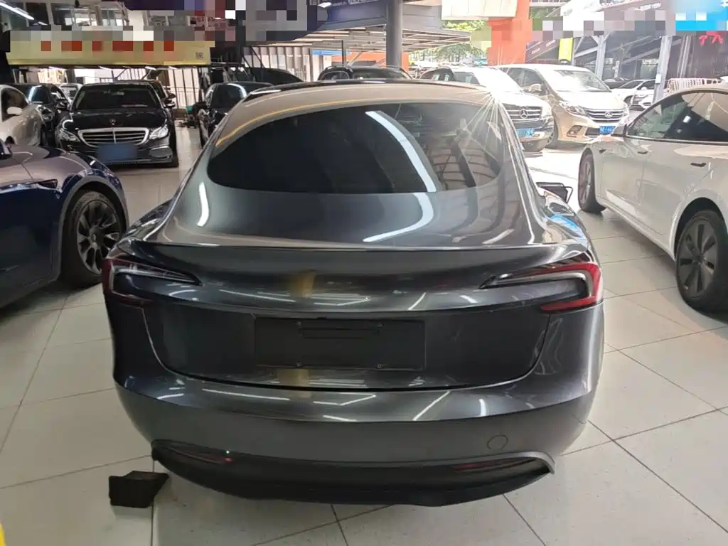 Tesla Model 3 — миниатюра 6