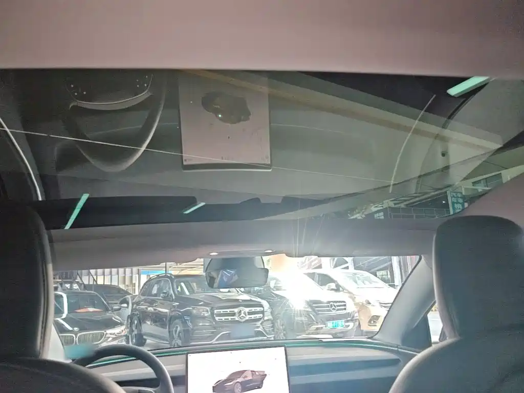 Tesla Model 3 — миниатюра 18