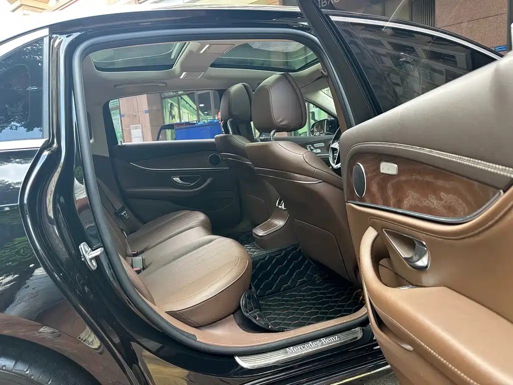 Mercedes-Benz E-Class — миниатюра 12
